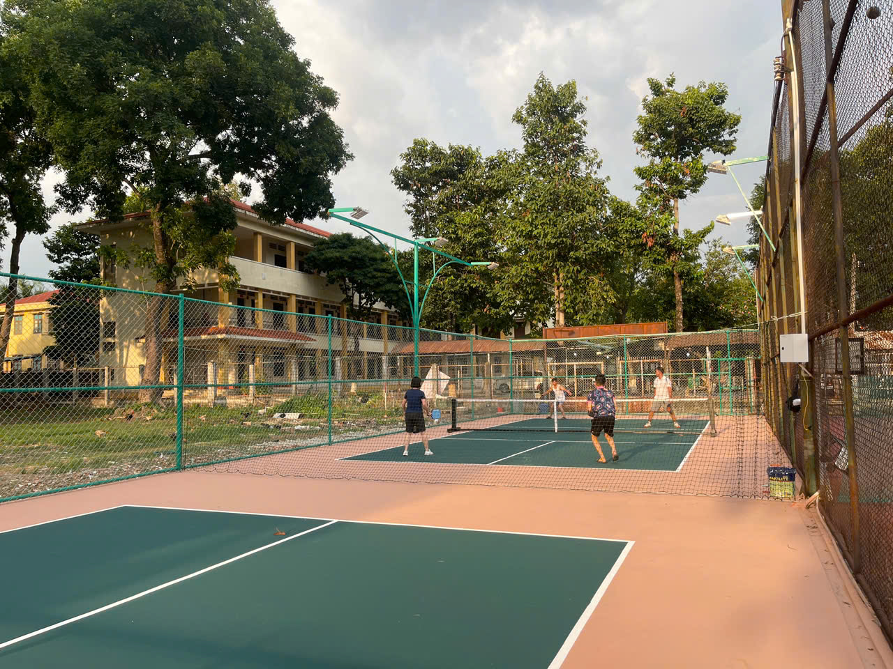 Nguoi-choi-pickleball
